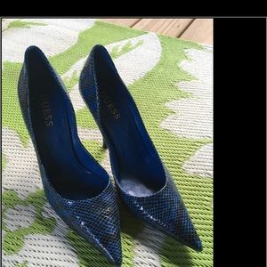 🐍Georgeous blue snakeskin print heels